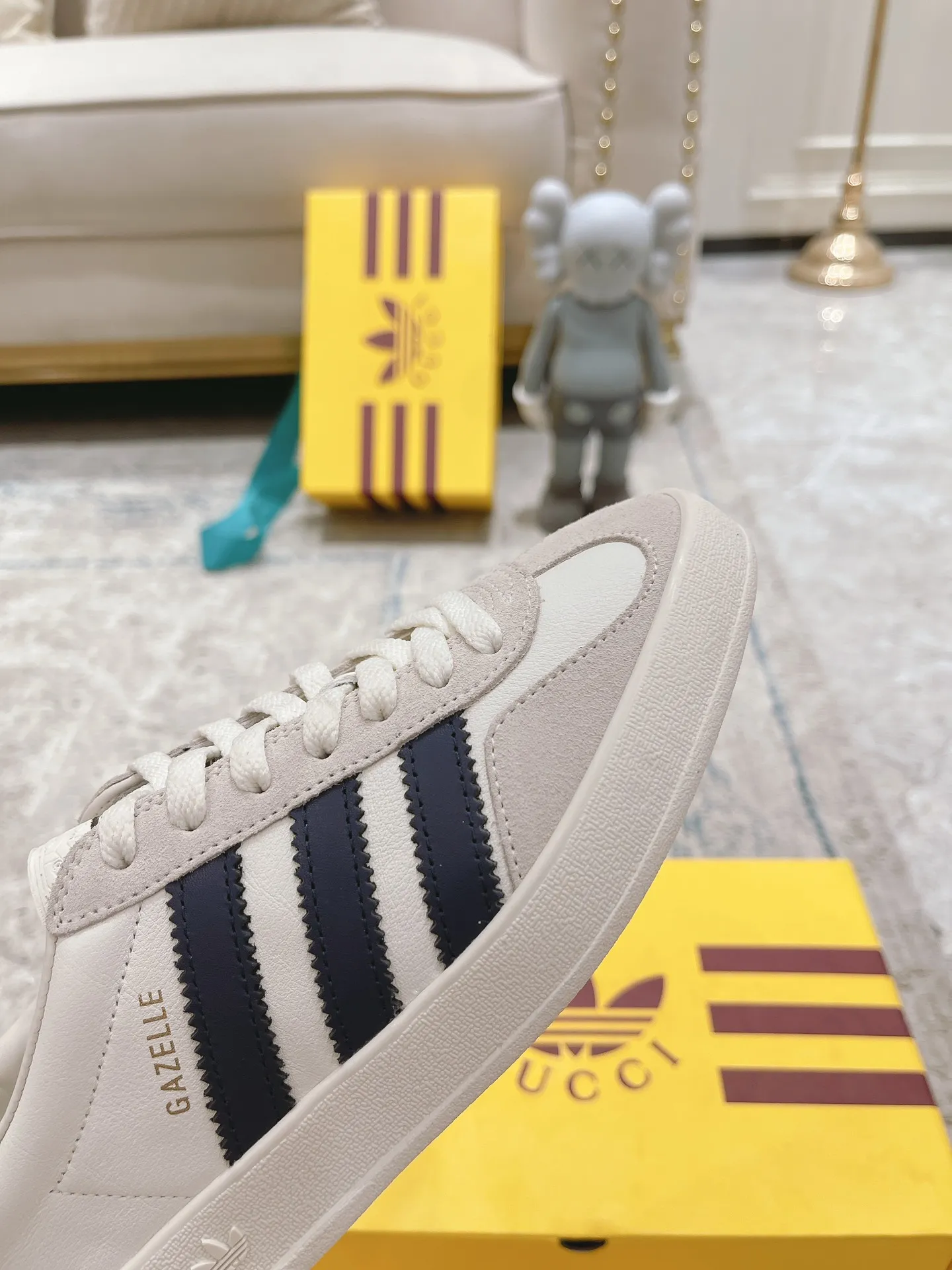 👟👟Ex-factory price 480👟👟 Gucci Adida S Gucci clover co-branded Italian 2022 Fashion Week catwalk model Dexun shoes casual shoes exclusive first release #Correct splicing co-branded shoe box with shoelaces included Synchronous counter #Gucci/Adida splicing cloth dust bag #Integration of two luxury brand elements T👟👟Ex-factory price U soft bottom The original version is the same. Size: 35-40 for women and 39-45 for men.